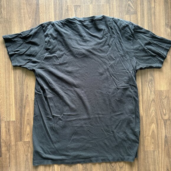 Alternative back v-neck t-shirt - Picture 4 of 4